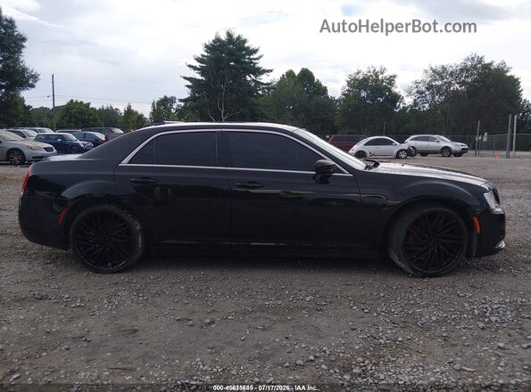 2C3CCAAG8JH209042 2018 CHRYSLER 300 Black Սալոնի հետևի տեսք