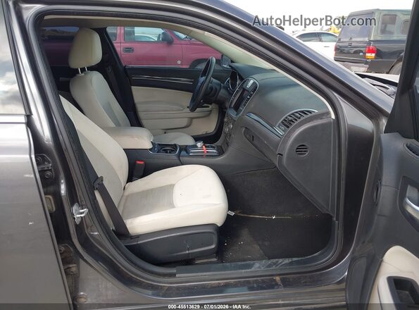 2C3CCAAG8KH727167 2019 CHRYSLER 300 Gray Front interior view