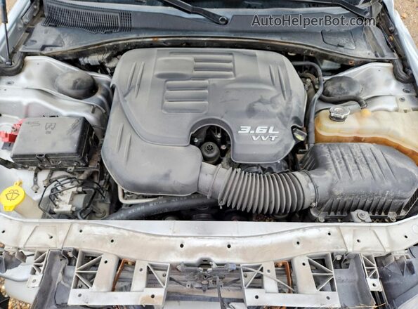 2C3CCAAG9KH727131 2019 CHRYSLER 300 Silver Սալոնի հետևի տեսք