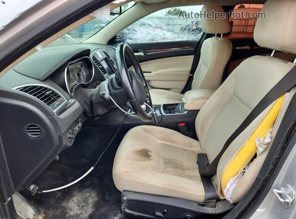 2C3CCAAG9KH727131 2019 CHRYSLER 300 Silver Սալոնի դիմացի տեսք