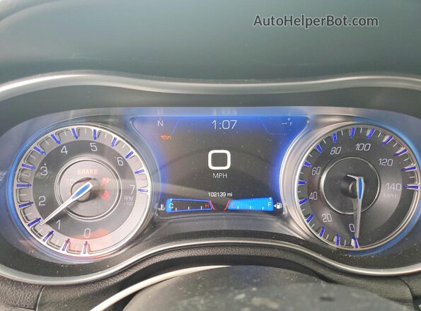 2C3CCAAG9LH239394 2020 CHRYSLER 300 Silver Vista del cuadro de instrumentos