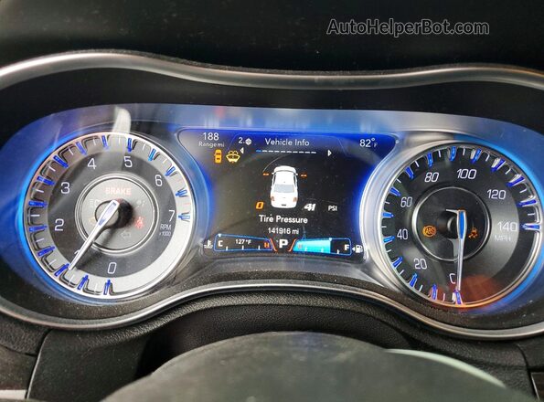 2C3CCAAGXHH551912 2017 CHRYSLER 300 Silver Вид щитка приладів