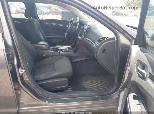 2C3CCAAGXJH324645 2018 CHRYSLER 300 Серый Вид салона спереди