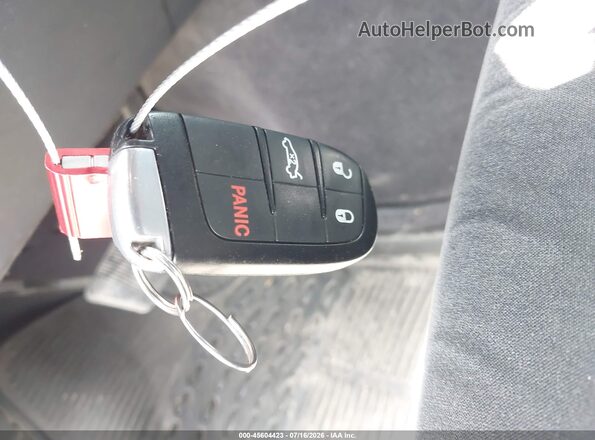 2C3CCAAGXJH324645 2018 CHRYSLER 300 Серый Вид панели приборов