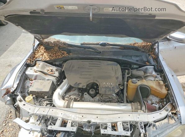 2C3CCABG0GH238476 2016 CHRYSLER 300 Silver Widok wnętrza z tyłu
