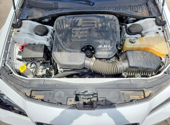 2C3CCABG1MH626330 2021 CHRYSLER 300 White უკანა სალონის ხედი