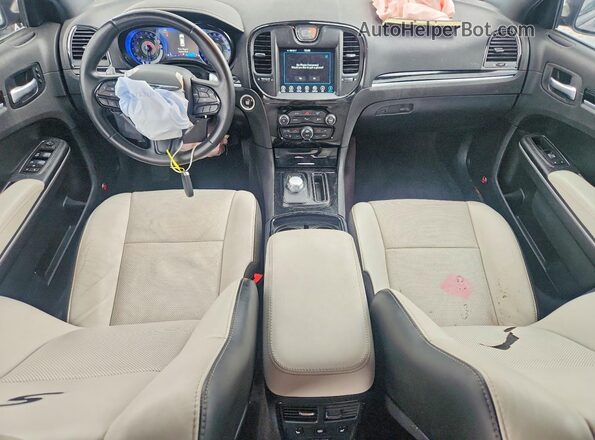 2C3CCABG2HH593604 2017 CHRYSLER 300 Charcoal Vista del salpicadero