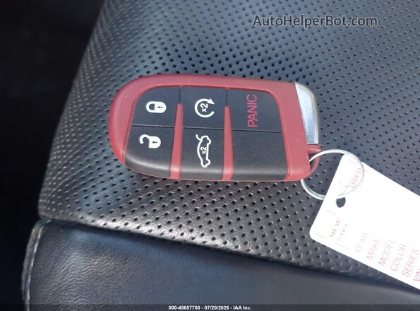 2C3CCABG2JH227745 2018 CHRYSLER 300 Серый Вид панели приборов