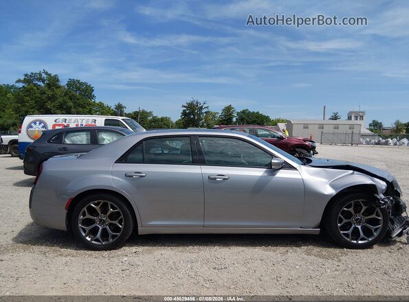 2C3CCABG3JH143059 2018 CHRYSLER 300 Silver უკანა სალონის ხედი