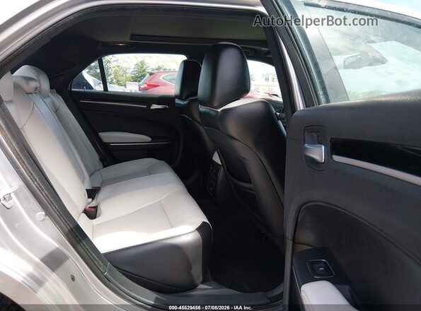 2C3CCABG3JH143059 2018 CHRYSLER 300 Silver VIN კოდის სტიკერის ხედი