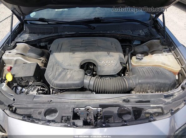 2C3CCABG3JH143059 2018 CHRYSLER 300 Silver უკანა ხედი