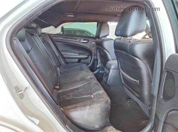 2C3CCABG5PH577427 2023 CHRYSLER 300 White Հետևի նստատեղերի տեսք