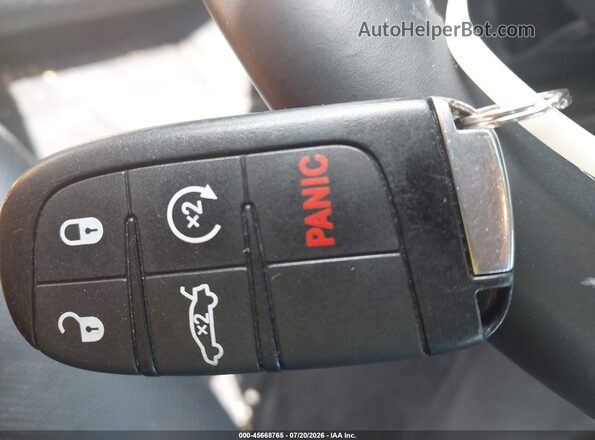 2C3CCABG7JH249613 2018 CHRYSLER 300 Черный Вид панели приборов