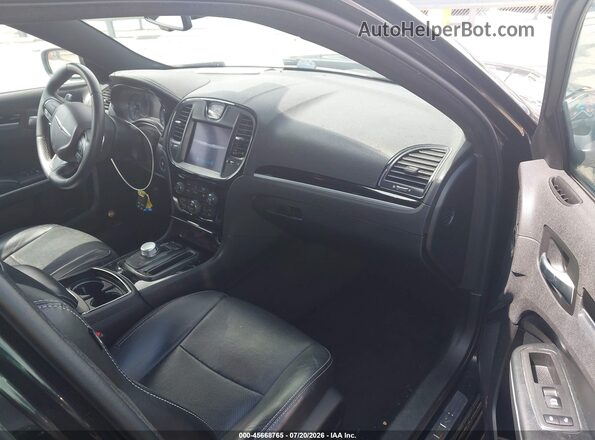 2C3CCABG7JH249613 2018 CHRYSLER 300 Черный Вид салона спереди