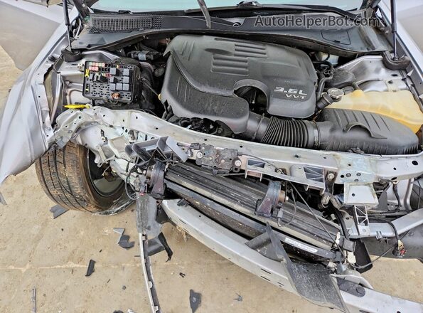 2C3CCABG7JH266430 2018 CHRYSLER 300 Серебряный Вид задней части салона