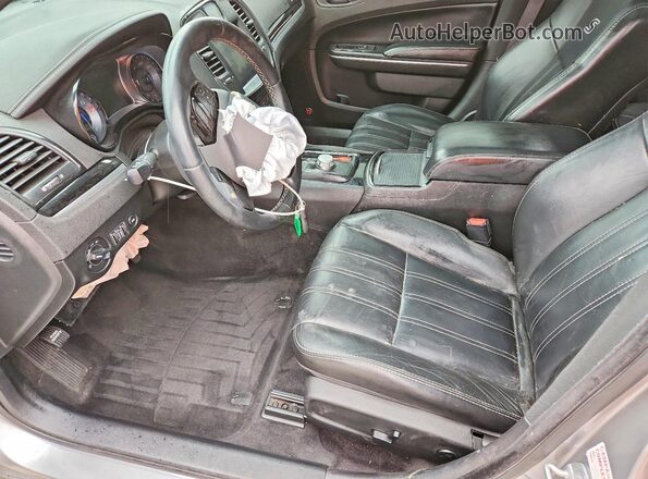 2C3CCABG7JH266430 2018 CHRYSLER 300 Серебряный Вид салона спереди