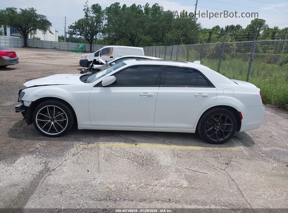 2C3CCABG7NH135231 2022 CHRYSLER 300 White Widok wnętrza 360 stopni