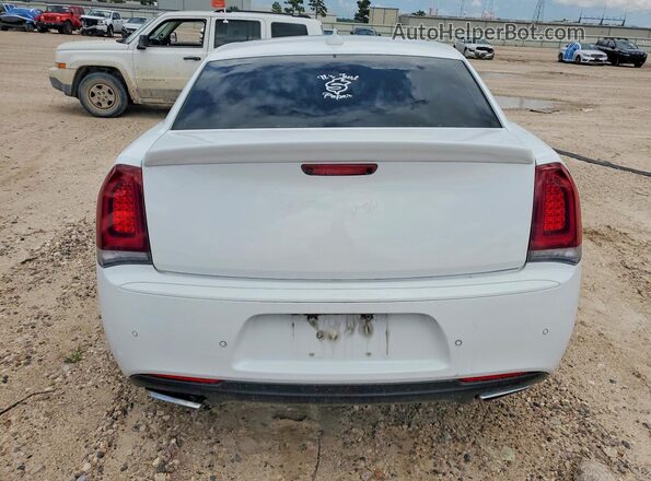 2C3CCABG9JH240315 2018 CHRYSLER 300 White Հետևի տեսք