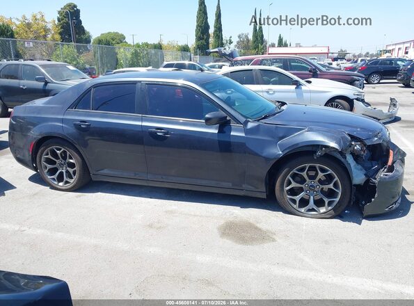 2C3CCABGXJH141048 2018 CHRYSLER 300 Gray Widok wnętrza z tyłu