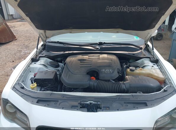 2C3CCABGXKH516129 2019 CHRYSLER 300 White Widok z tyłu