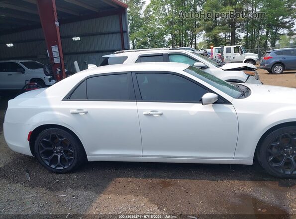 2C3CCABGXKH516129 2019 CHRYSLER 300 White Widok wnętrza z tyłu