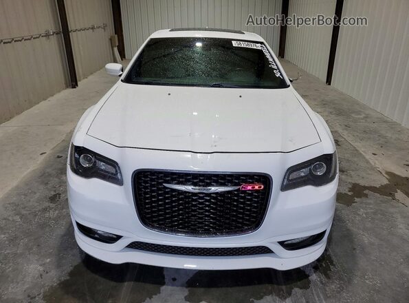 2C3CCABT0JH152668 2018 CHRYSLER 300 Белый Вид спереди