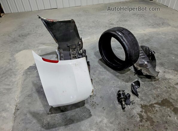 2C3CCABT0JH152668 2018 CHRYSLER 300 Белый Вид подкапотного пространства