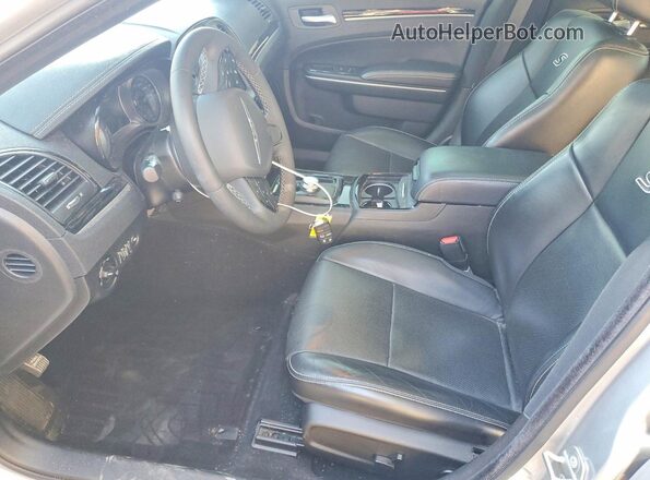 2C3CCABT5PH577831 2023 CHRYSLER 300 Серебряный Вид салона спереди