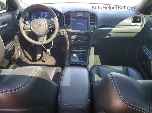 2C3CCABT5PH577831 2023 CHRYSLER 300 Серебряный Вид панели приборов