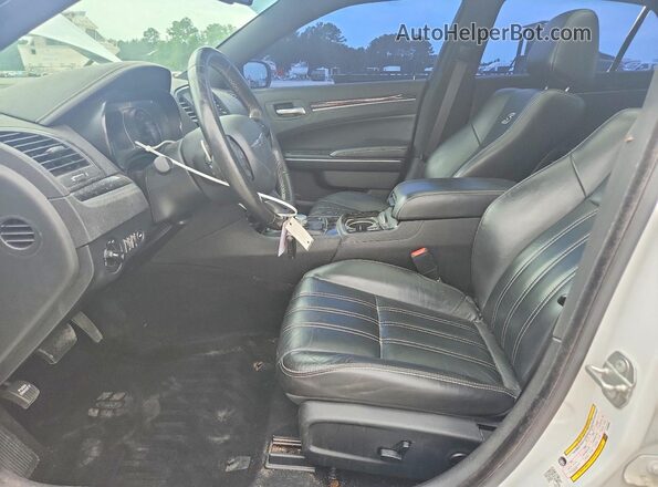 2C3CCABT7LH233833 2020 CHRYSLER 300 Белый Вид салона спереди