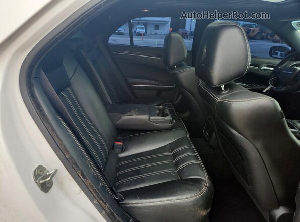 2C3CCABT7LH233833 2020 CHRYSLER 300 Белый Вид задних сидений