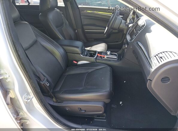 2C3CCADG3PH580968 2023 CHRYSLER 300 Серебряный Вид салона спереди