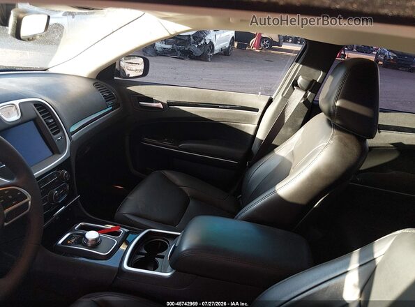 2C3CCADG5PH573309 2023 CHRYSLER 300 Red Front interior view