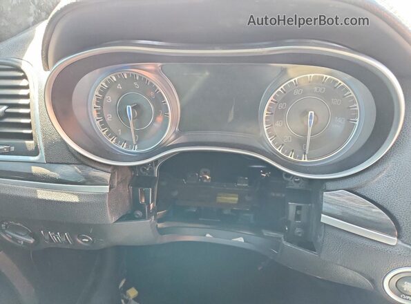 2C3CCADGXNH177311 2022 CHRYSLER 300 Silver Սարքավորումների վահանակի տեսք