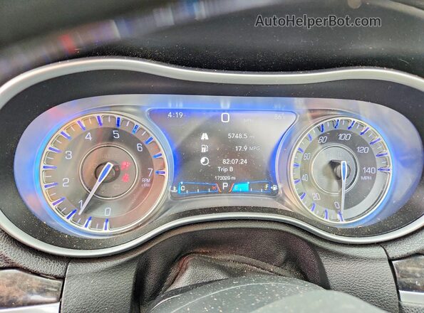 2C3CCAEG1HH662763 2017 CHRYSLER 300 Gray Widok zestawu wskaźników