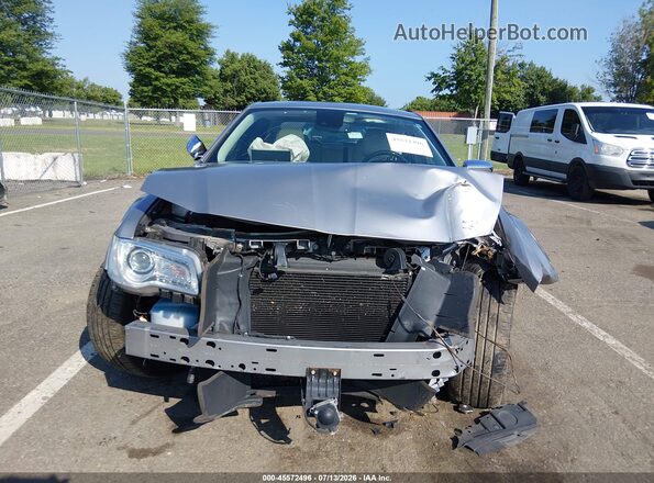 2C3CCAEG1JH244046 2018 CHRYSLER 300 Silver Front view