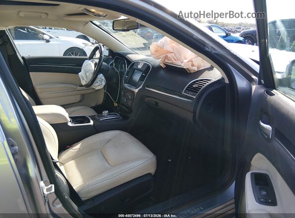 2C3CCAEG1JH244046 2018 CHRYSLER 300 Silver Front interior view