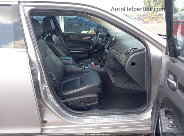 2C3CCAEG1JH263907 2018 CHRYSLER 300 Silver Front interior view