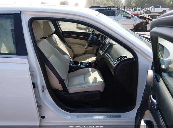 2C3CCAEG5GH294604 2016 CHRYSLER 300 White Սալոնի դիմացի տեսք