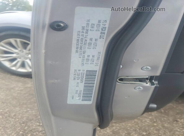 2C3CCAEG5HH549754 2017 CHRYSLER 300 Silver ძრავის განყოფილების ხედი