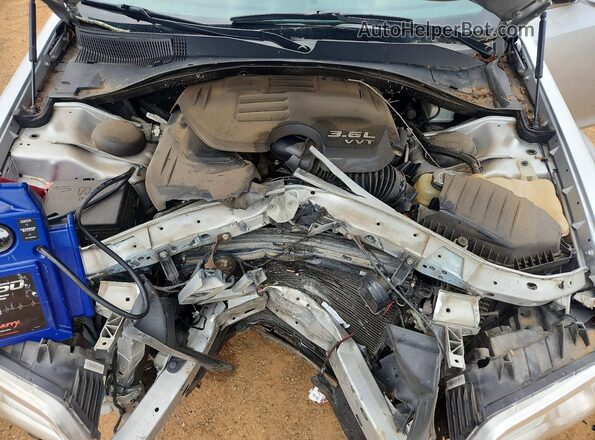 2C3CCAEG5LH102835 2020 CHRYSLER 300 Silver Widok wnętrza z tyłu