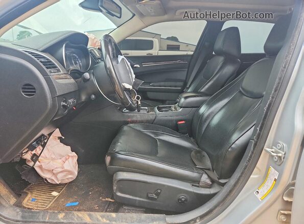 2C3CCAEG5LH102835 2020 CHRYSLER 300 Silver Widok wnętrza z przodu