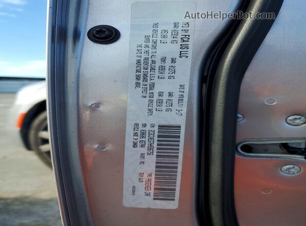 2C3CCAEG7HH586756 2017 CHRYSLER 300 Silver Vista de la etiqueta del VIN
