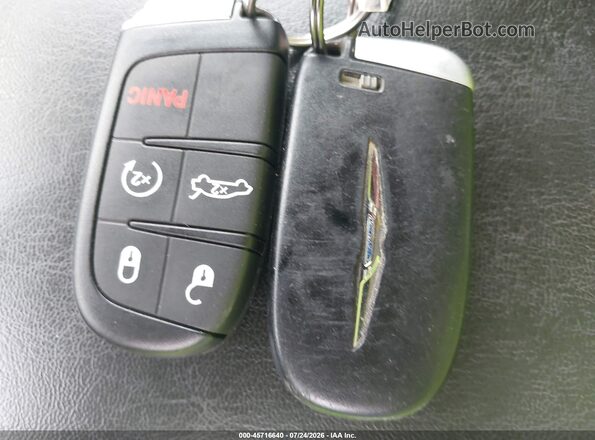 2C3CCAEG9HH570493 2017 CHRYSLER 300 Silver Widok deski rozdzielczej