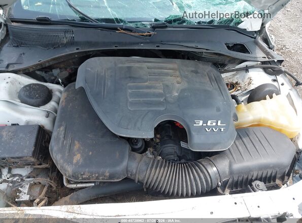 2C3CCAEGXHH570700 2017 CHRYSLER 300 Белый Вид сзади