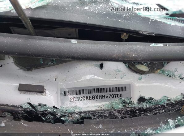 2C3CCAEGXHH570700 2017 CHRYSLER 300 Белый Вид подкапотного пространства