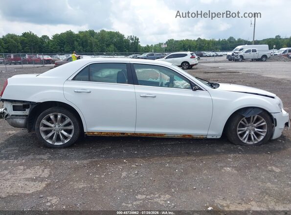 2C3CCAEGXHH570700 2017 CHRYSLER 300 Белый Вид щитка приборов