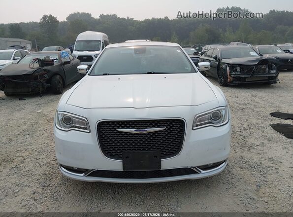 2C3CCAEGXJH296369 2018 CHRYSLER 300 White Widok zestawu wskaźników