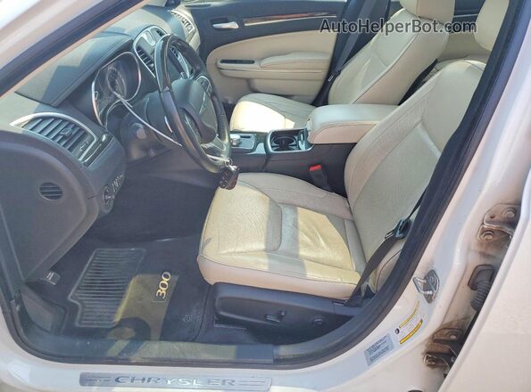 2C3CCAET2GH238813 2016 CHRYSLER 300 White Вид салону спереду