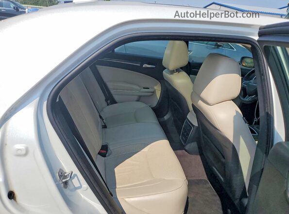 2C3CCAET2GH238813 2016 CHRYSLER 300 White Вид задніх сидінь
